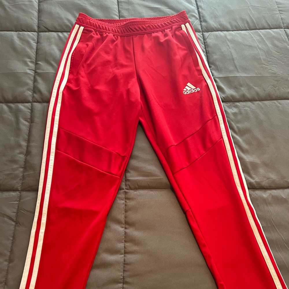 Up for sale are a pair of Adidas Tiro 19 Men’s Training Pants.